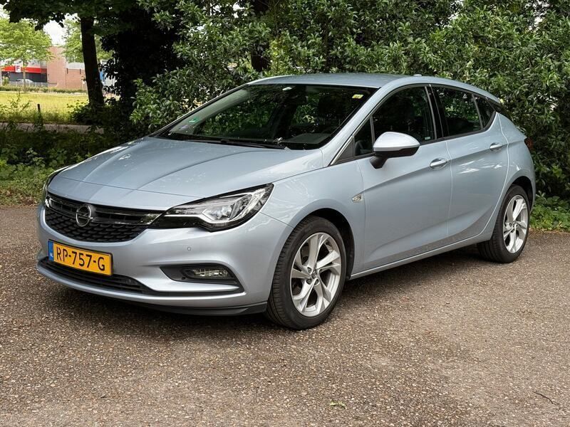 Grijs Gebruikt 2018 Opel Astra Innovation Hatchback | € 17.450 (Iets duurder) - Afbeelding 1/4