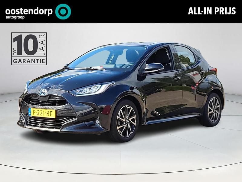 Zwart Gebruikt 2022 Toyota Yaris Hybrid Hatchback | € 21.450 (Eerlijke prijs) - Afbeelding 1/4