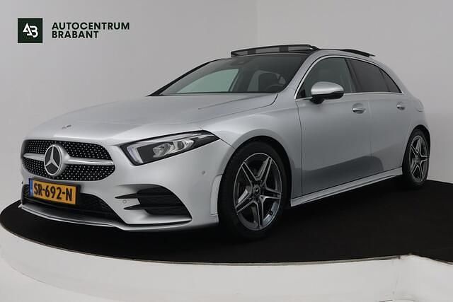 Grijs Gebruikt 2018 Mercedes A200 Business Hatchback | € 23.945 (Eerlijke prijs) - Afbeelding 1/4