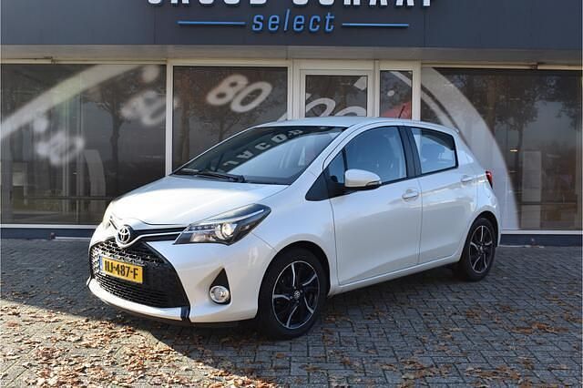 Wit Gebruikt 2015 Toyota Yaris Hatchback | € 12.750 (Eerlijke prijs) - Afbeelding 1/4