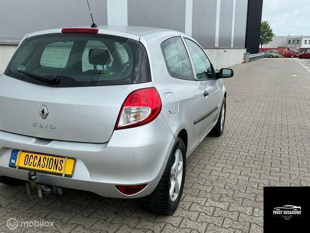 Occasion Renault Clio II 68 PK (50 kW) 2010 Grijs Hatchback