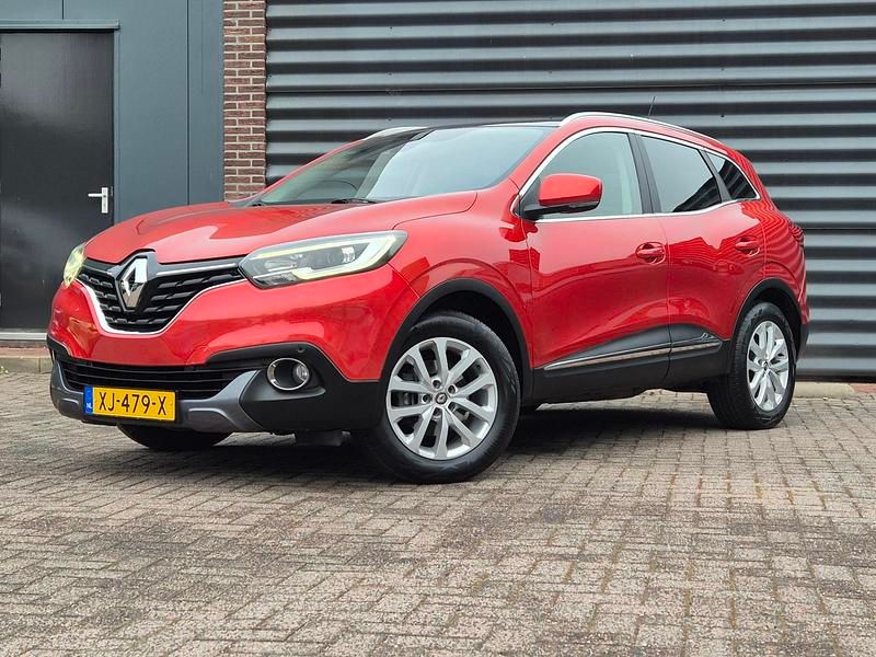 Rood Occasion 2015 Renault Kadjar Intens SUV | € 11.450 (Iets duurder) - Afbeelding 1/4