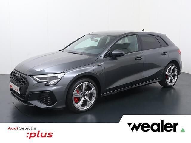 Grijs Gebruikt 2022 Audi A3 Sportback Competition Hatchback | € 35.840 (Eerlijke prijs) - Afbeelding 1/4