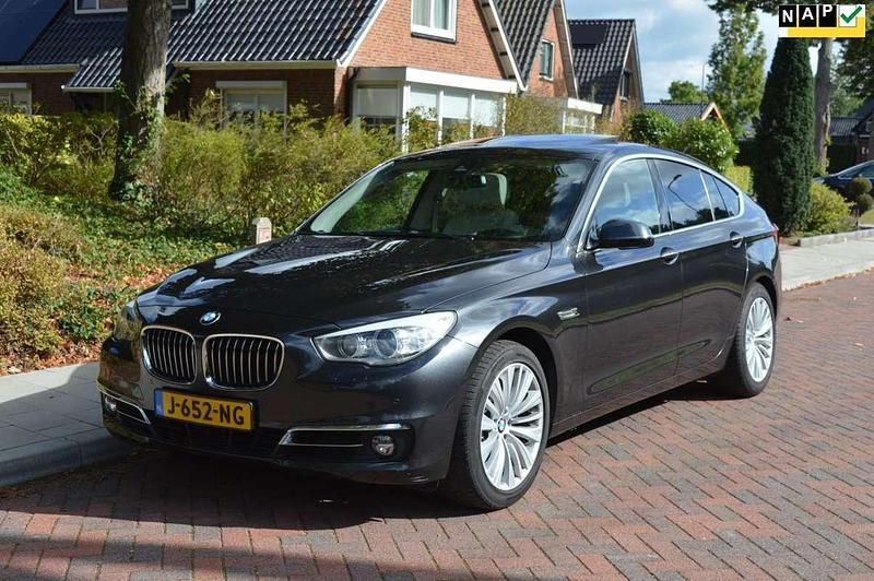 Grijs Gebruikt 2016 BMW 520 Gran Turismo Hatchback | € 16.995 - Afbeelding 1/4
