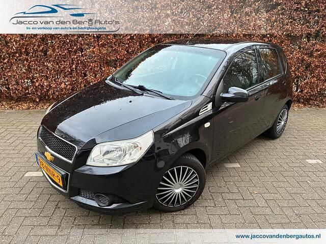 Zwart (metallic) Occasion 2009 Chevrolet Aveo LS Hatchback | € 2.750 (Eerlijke prijs) - Afbeelding 1/4