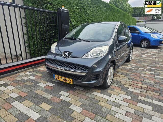 Grijs Gebruikt 2011 Peugeot 107 Hatchback | € 3.000 (Eerlijke prijs) - Afbeelding 1/4