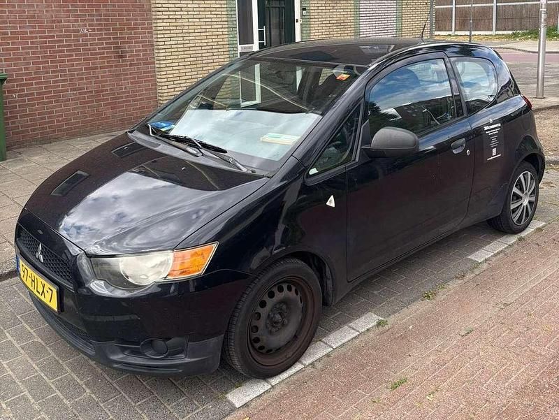 Zwart Gebruikt 2009 Mitsubishi Colt Inform Hatchback | € 900 (Goede deal) - Afbeelding 1/4
