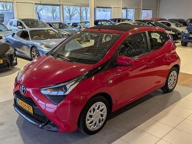 Occasion Toyota Aygo X-play 74 PK (54 kW) 2019 Rood Hatchback