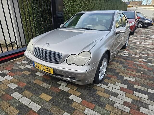 Grijs Occasion 2002 Mercedes C180 Elegance Sedan | € 1.650 (Super prijs) - Afbeelding 1/4