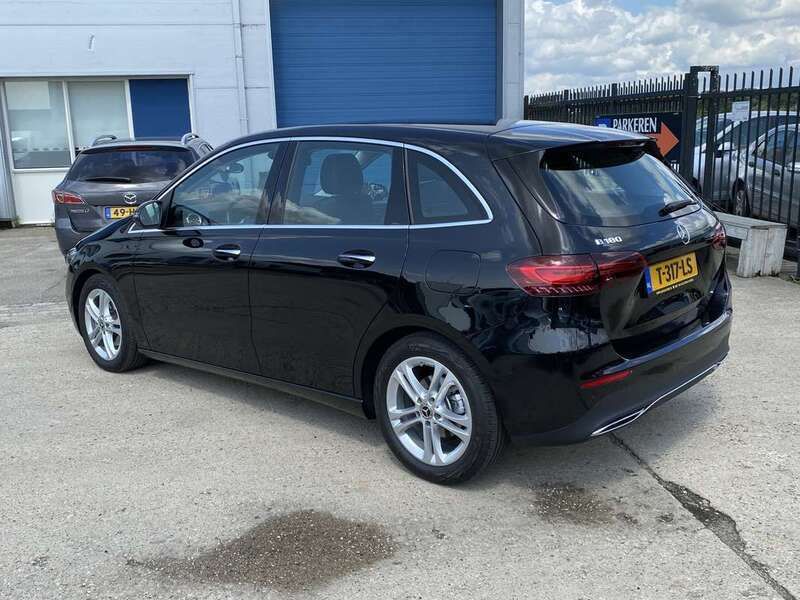 Occasion Mercedes B180 Luxury 136 PK (100 kW) 2023 Zwart MPV