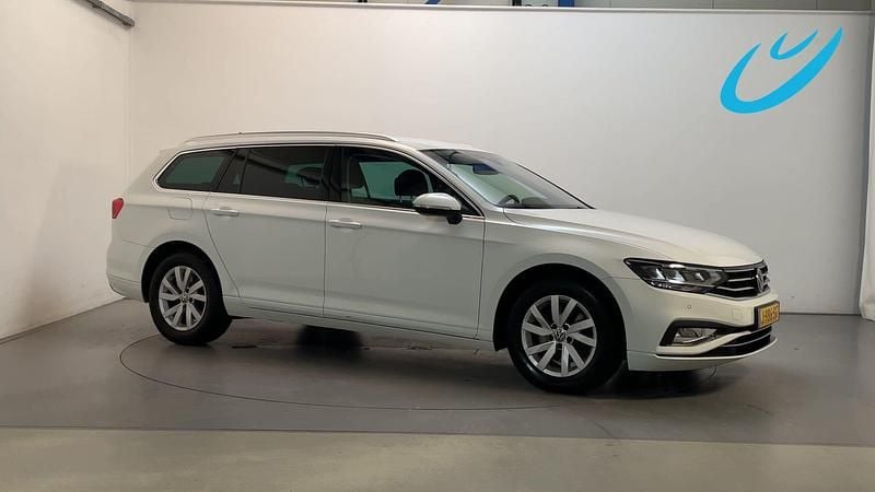 Wit Gebruikt 2020 VW Passat Business Stationwagen | € 19.450 (Goede deal) - Afbeelding 1/3