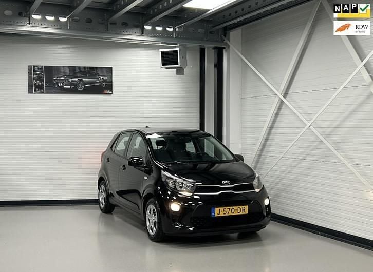 Zwart (metallic) Occasion 2020 Kia Picanto Hatchback | € 10.500 (Eerlijke prijs) - Afbeelding 1/4