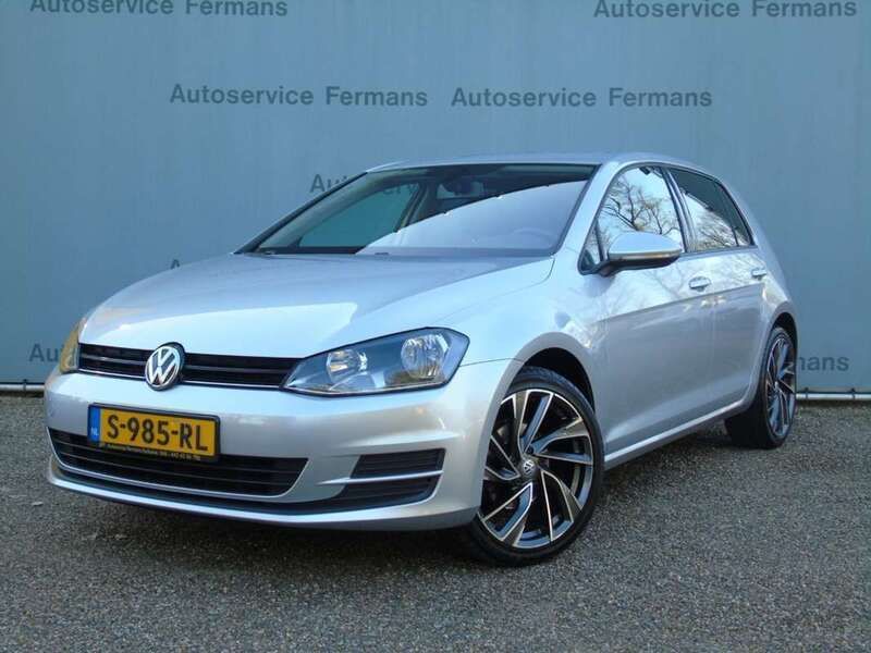Grijs, metallic lak Gebruikt 2015 VW Golf VII Hatchback | € 13.950 (Iets duurder) - Afbeelding 1/4