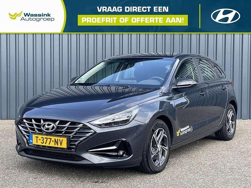 Grijs Gebruikt 2024 Hyundai i30 Comfort Hatchback | € 24.400 (Iets duurder) - Afbeelding 1/4