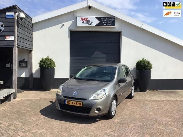 Beige Gebruikt 2010 Renault Clio II Hatchback | € 2.499 (Eerlijke prijs) - Afbeelding 1/4