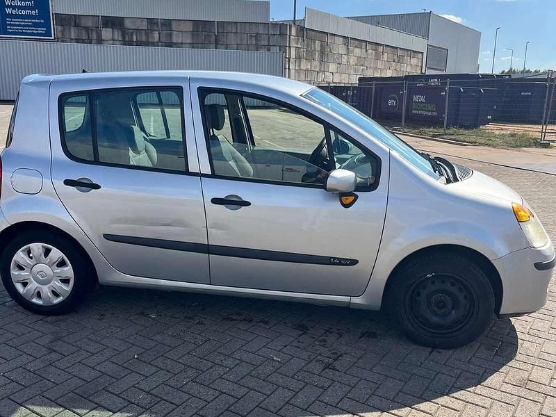 Zilver Gebruikt 2006 Renault Modus MPV | € 1.500 (Eerlijke prijs) - Afbeelding 1/4