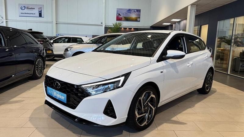 Wit Gebruikt 2021 Hyundai i20 Intro Edition Hatchback | € 16.950 (Eerlijke prijs) - Afbeelding 1/4