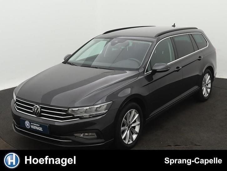 Grijs, metallic lak Gebruikt 2022 VW Passat Business Stationwagen | € 25.995 (Eerlijke prijs) - Afbeelding 1/4