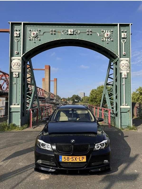 Zwart Gebruikt 2006 BMW 330 Stationwagen | € 5.500 - Afbeelding 1/4