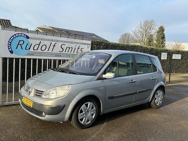 Grijs (metallic) Occasion 2004 Renault Scénic II Komfort MPV | € 1.690 (Eerlijke prijs) - Afbeelding 1/4