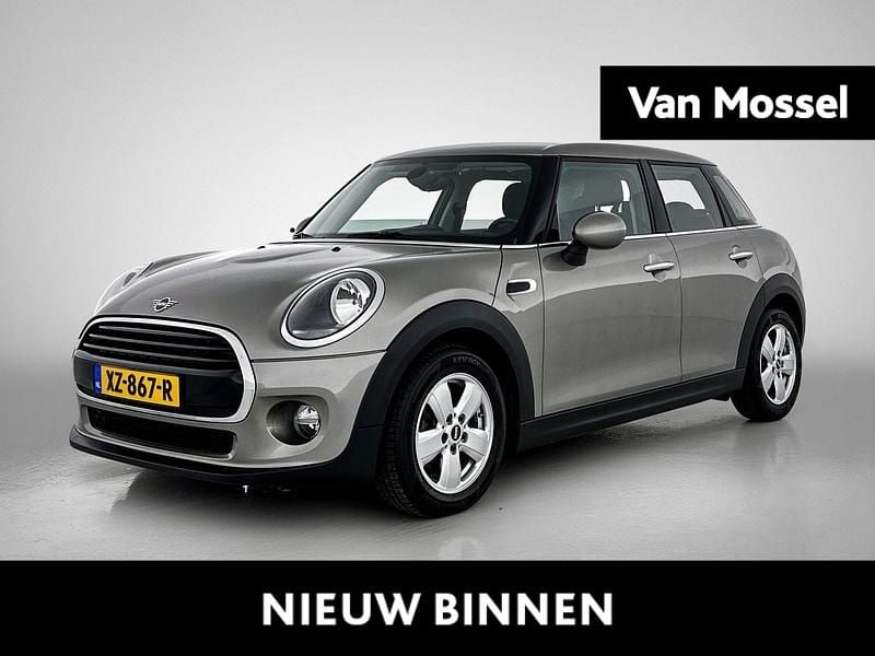 Grijs Gebruikt 2019 Mini Cooper Business Hatchback | € 16.900 (Eerlijke prijs) - Afbeelding 1/4