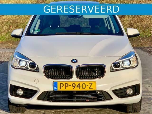 Wit Gebruikt 2017 BMW 218 Sport Line Stationwagen | € 18.450 (Iets duurder) - Afbeelding 1/4