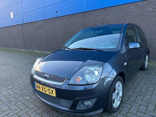 Grijs Gebruikt 2007 Ford Fiesta Futura Hatchback | € 1.999 (Goede deal) - Afbeelding 1/4