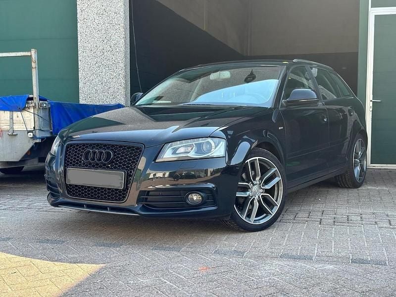 Zwart Occasion 2009 Audi A3 Sportback Attraction Hatchback | € 4.999 (Goede deal) - Afbeelding 1/4