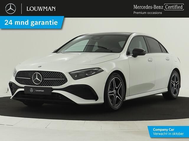 Wit Gebruikt 2025 Mercedes A180 AMG line Sedan | € 39.945 (Duur) - Afbeelding 1/4