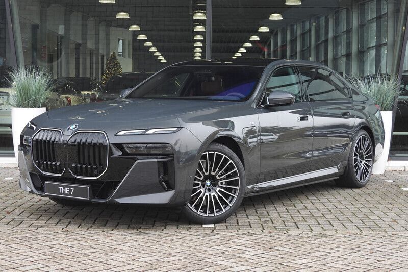 Dravitgrau Nieuw 2025 BMW 750e Executive Sedan | € 169.851 - Afbeelding 1/4