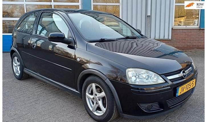 Occasion Opel Corsa Essentia 60 PK (44 kW) 2005 Zwart (metallic) Hatchback