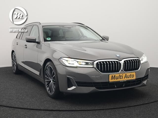 Grijs Gebruikt 2022 BMW 530e Executive Stationwagen | € 37.740 (Super prijs) - Afbeelding 1/4