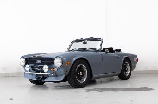 Grijs Gebruikt 1975 Triumph TR6 | € 26.500 - Afbeelding 1/4