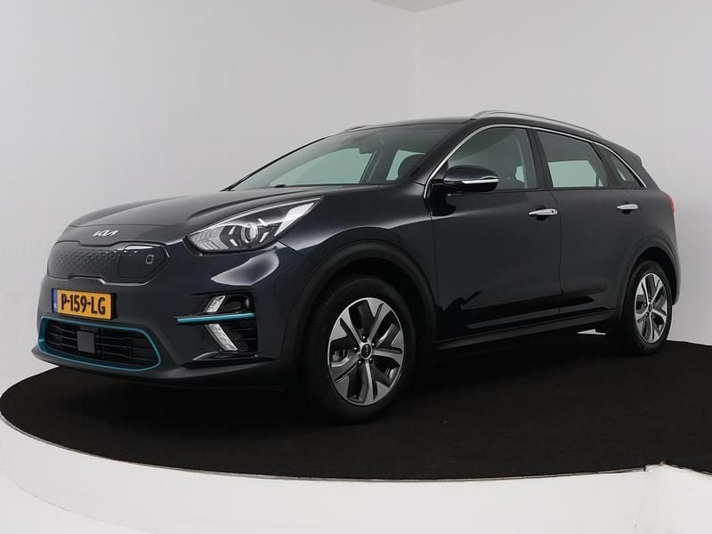 Donker blauw metallic Gebruikt 2022 Kia e-Niro SUV | € 25.950 (Super prijs) - Afbeelding 1/4