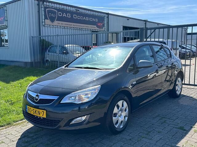 Zwart Gebruikt 2011 Opel Astra Edition Hatchback | € 3.950 (Eerlijke prijs) - Afbeelding 1/4
