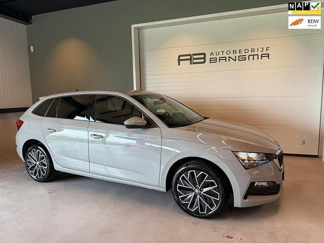 Grijs Gebruikt 2022 Skoda Scala Business Line Hatchback | € 13.750 (Eerlijke prijs) - Afbeelding 1/4