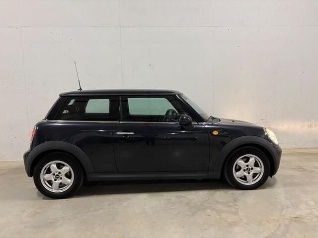 Zwart Gebruikt 2008 Mini Cooper Pepper Hatchback | € 4.444 (Goede deal) - Afbeelding 1/4