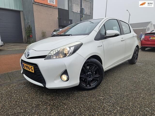 Wit Occasion 2013 Toyota Yaris Hatchback | € 8.850 (Goede deal) - Afbeelding 1/4
