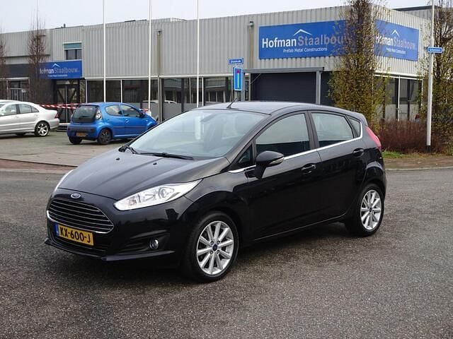 Zwart Gebruikt 2015 Ford Fiesta Titanium Hatchback | € 5.450 (Eerlijke prijs) - Afbeelding 1/4