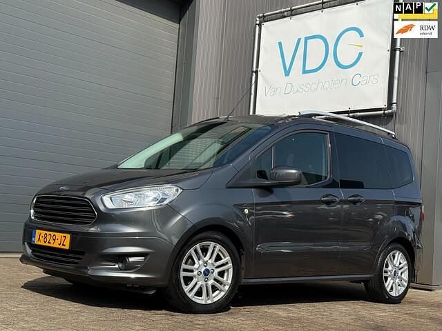 Grijs Gebruikt 2016 Ford Tourneo Courier Titanium MPV | € 10.750 (Eerlijke prijs) - Afbeelding 1/4