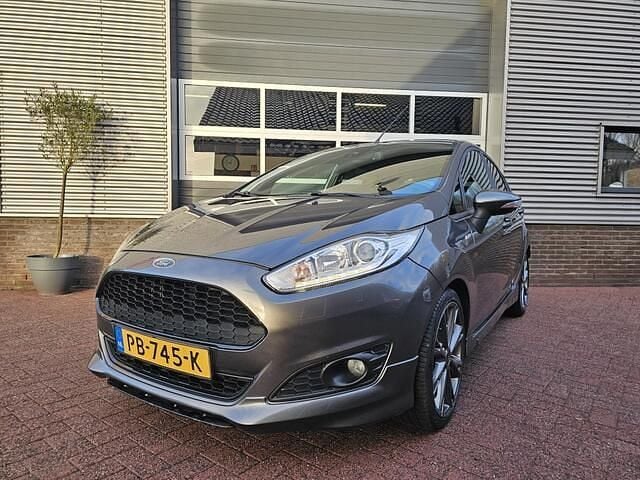 Grijs Occasion 2017 Ford Fiesta ST-Line Hatchback | € 7.800 (Eerlijke prijs) - Afbeelding 1/4