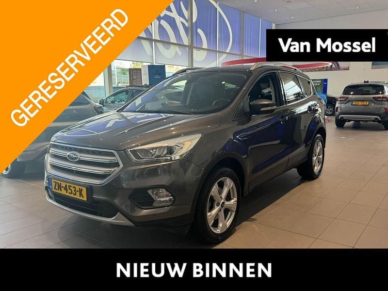 Grijs, metallic lak Gebruikt 2018 Ford Kuga Titanium SUV | € 16.945 (Goede deal) - Afbeelding 1/4