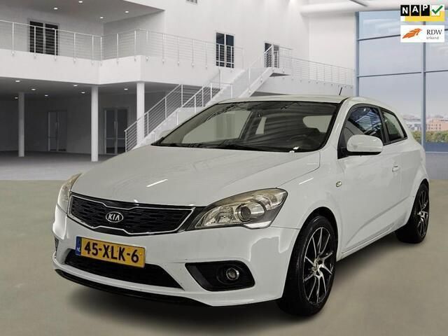 Wit Gebruikt 2012 Kia ProCeed Hatchback | € 3.800 (Eerlijke prijs) - Afbeelding 1/4