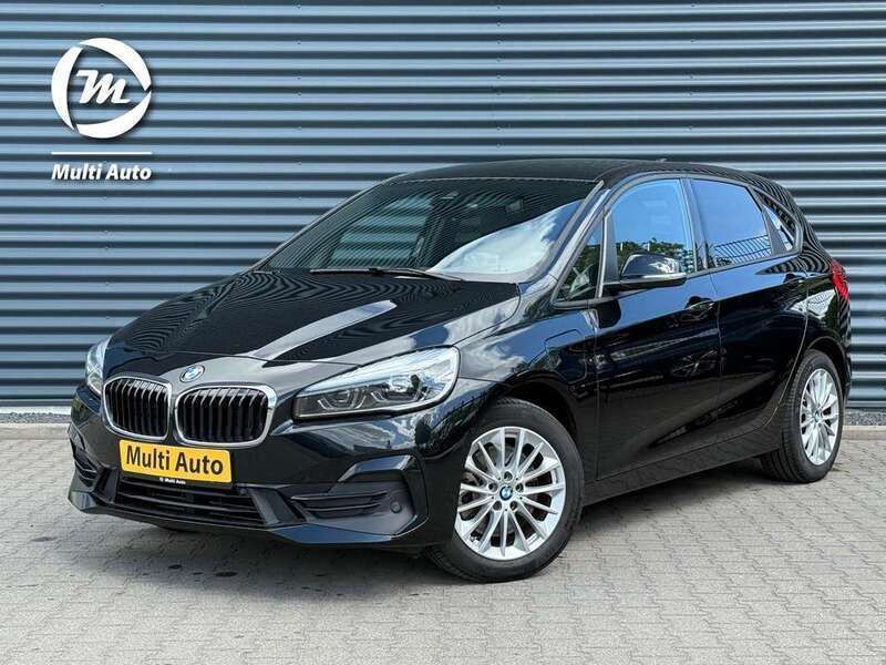 Zwart, metallic lak Gebruikt 2021 BMW 225 Active Tourer iPerformance MPV | € 23.440 - Afbeelding 1/4