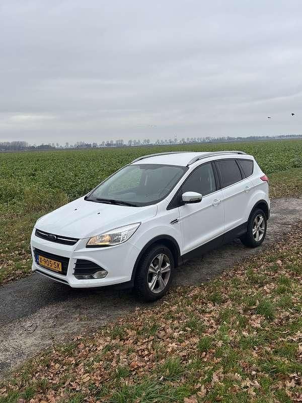 Wit Gebruikt 2016 Ford Kuga Trend SUV | € 10.000 (Super prijs) - Afbeelding 1/4