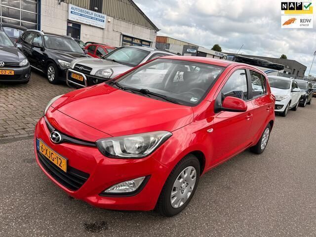 Rood Gebruikt 2012 Hyundai i20 Edition Hatchback | € 2.950 - Afbeelding 1/4