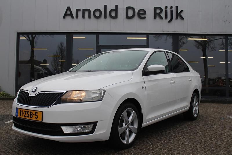 Wit Occasion 2013 Skoda Rapid Business Line Hatchback | € 5.950 (Iets duurder) - Afbeelding 1/4
