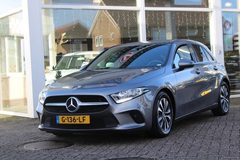 Grijs Gebruikt 2019 Mercedes A180 Hatchback | € 23.450 (Goede deal) - Afbeelding 1/4