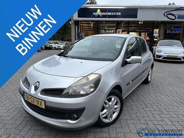 Grijs Gebruikt 2006 Renault Clio II Dynamique Hatchback | € 2.499 (Iets duurder) - Afbeelding 1/4