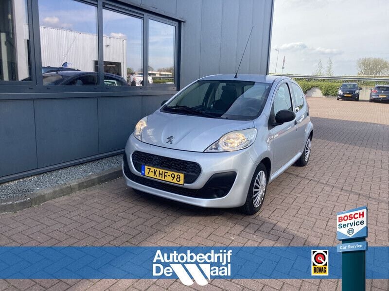Grijs Gebruikt 2013 Peugeot 107 Access Hatchback | € 3.350 (Eerlijke prijs) - Afbeelding 1/4
